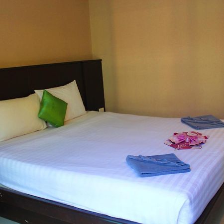 Hollywood Inn Hotel Patong Exterior photo
