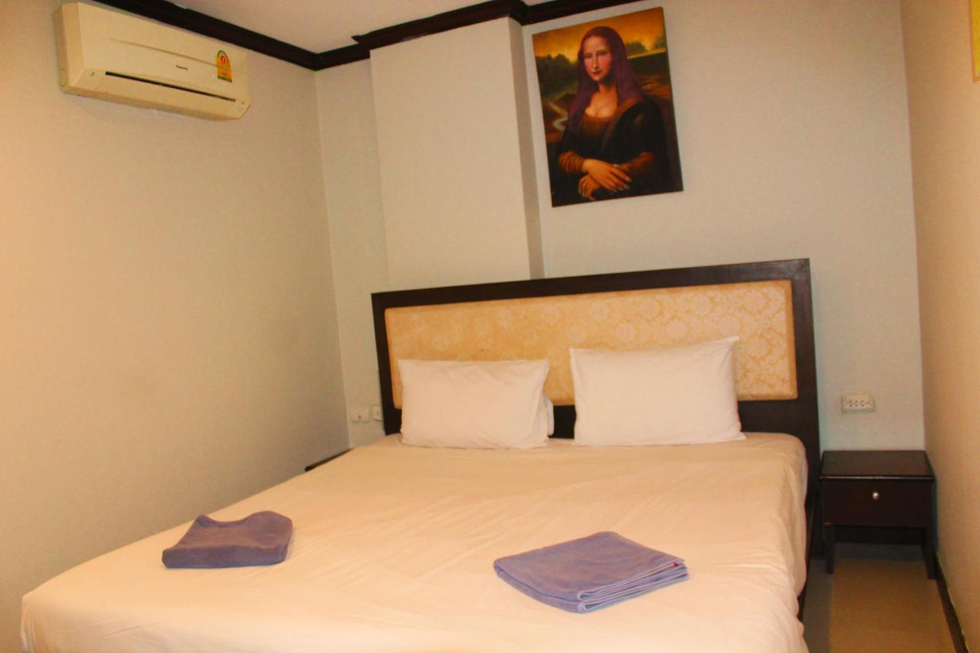Hollywood Inn Hotel Patong Exterior photo
