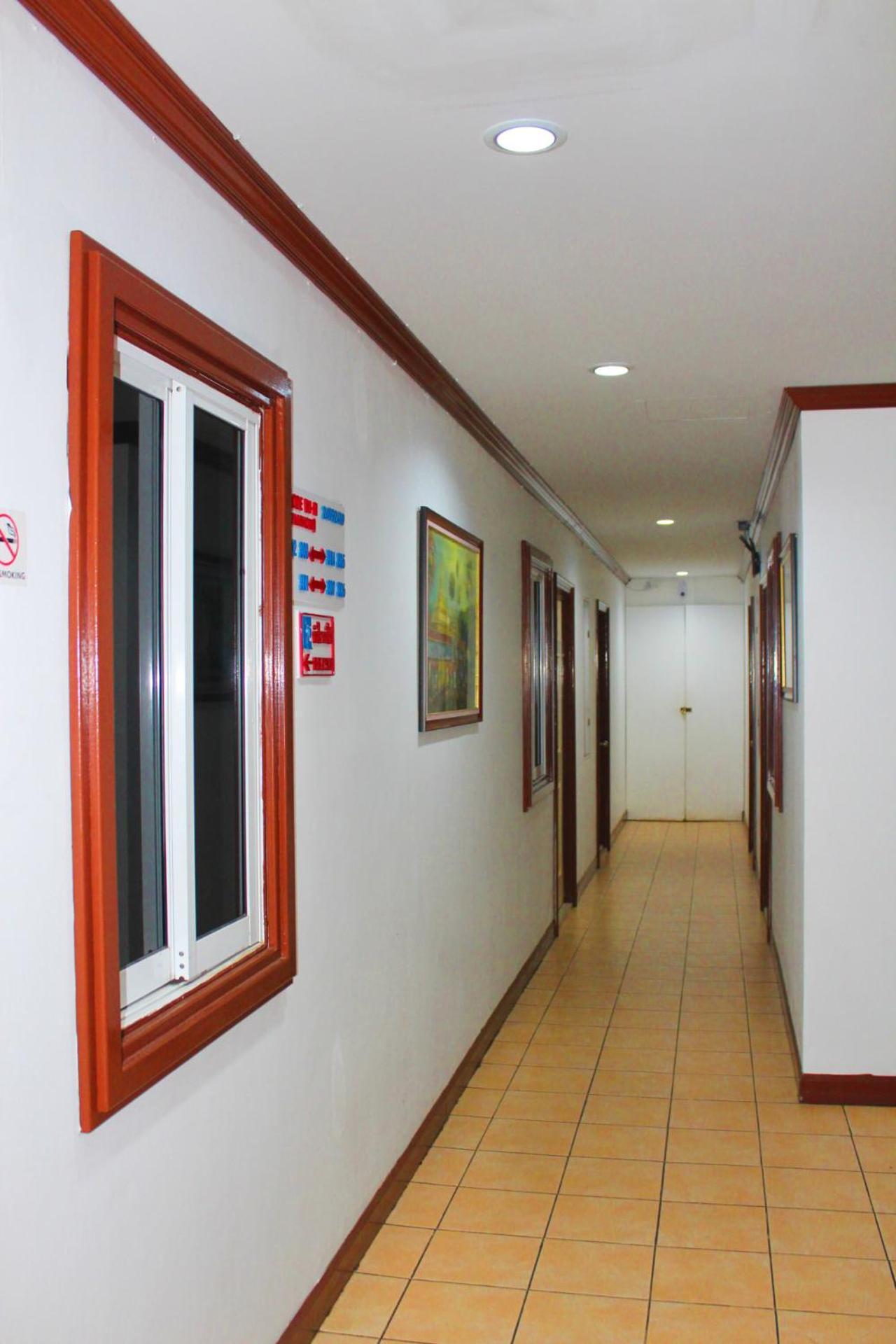 Hollywood Inn Hotel Patong Exterior photo