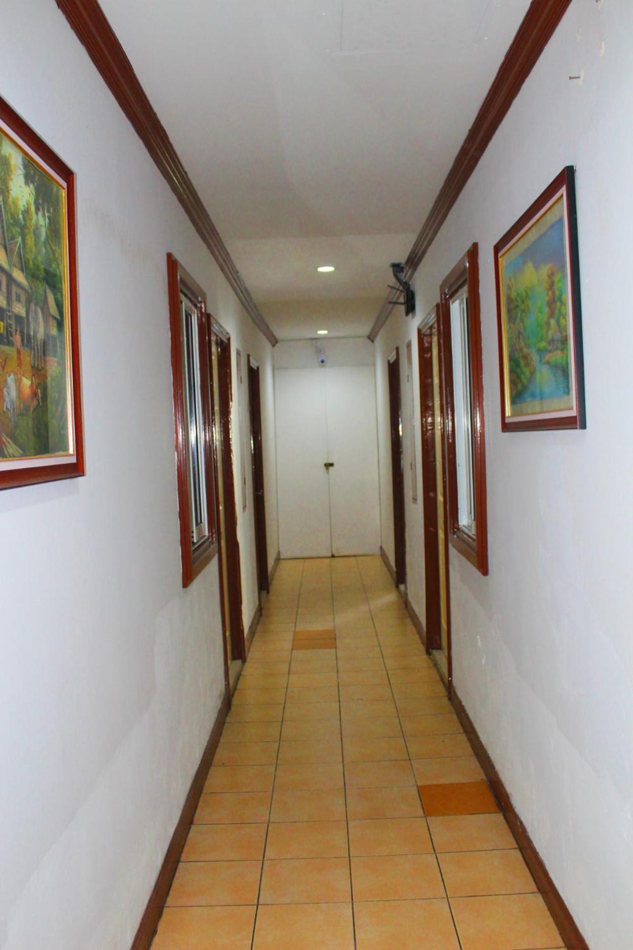 Hollywood Inn Hotel Patong Exterior photo
